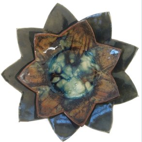 Lille �kande i tenmukubrun med bl� effekter. F�r 149,- Nu 119,-