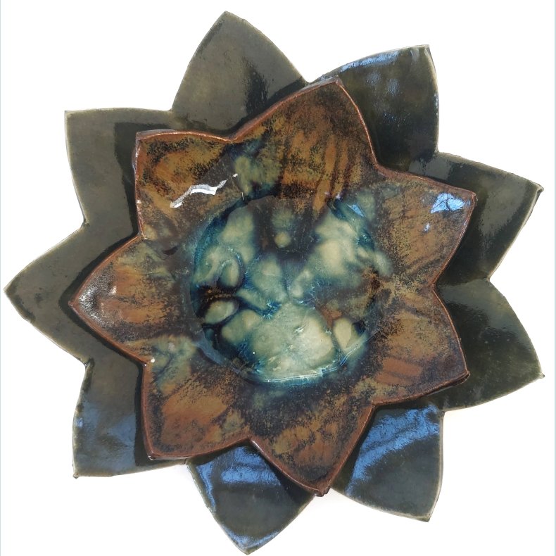 Lille �kande i tenmukubrun med bl� effekter. F�r 149,- Nu 119,-