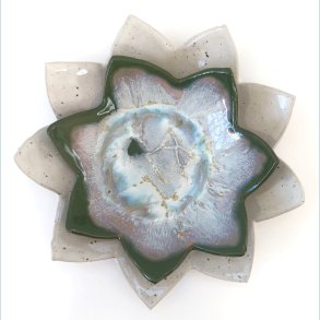 Lille �kande i lys havbl� med gr�nt omrids. F�r 149,- Nu 119,-