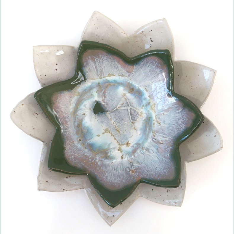 Lille �kande i lys havbl� med gr�nt omrids. F�r 149,- Nu 119,-