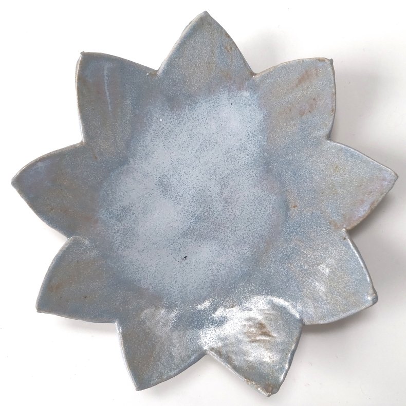 Stor �kande i lys bl� mat