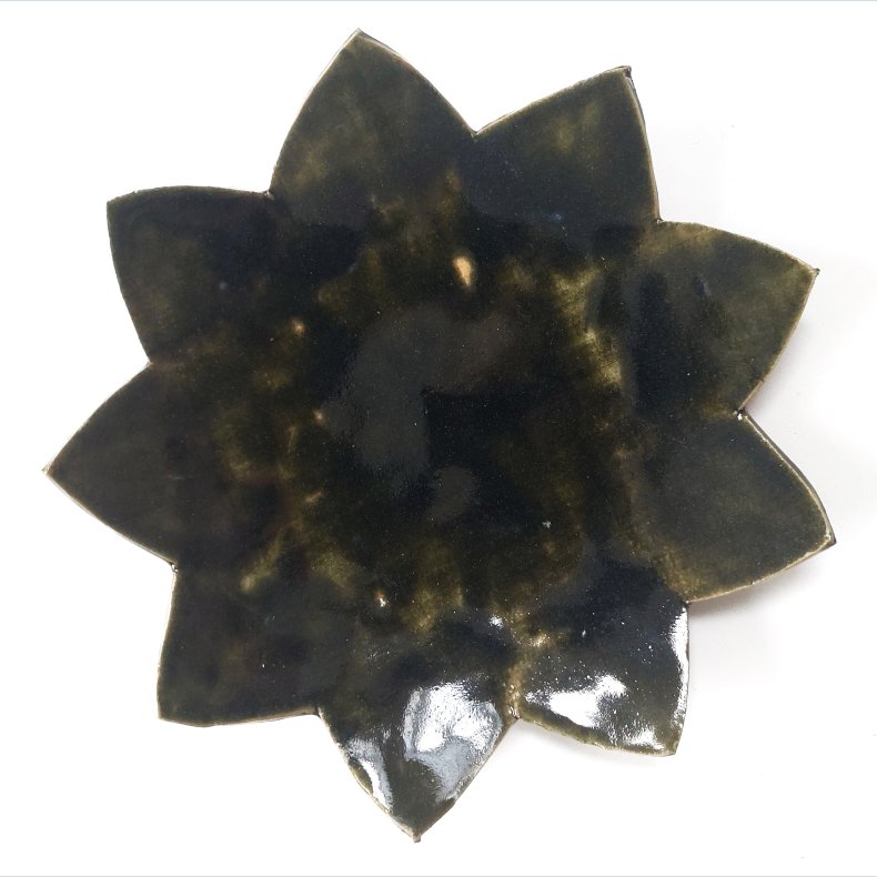 Stor �kande i m�rkegr�n blank. F�r 179,- Nu 139,-