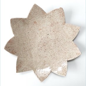 Stor �kande i creme med rustr�de nister