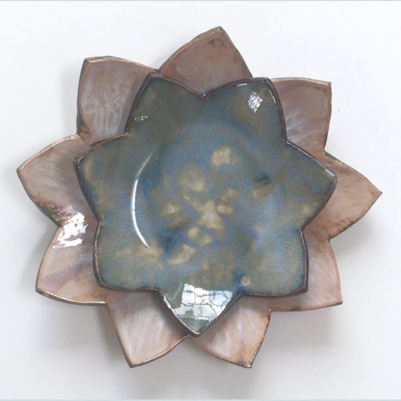 Lille �kande i lys bl� med nister af s�lv