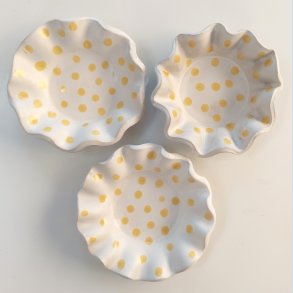 Fyrfadsstager med gule prikker