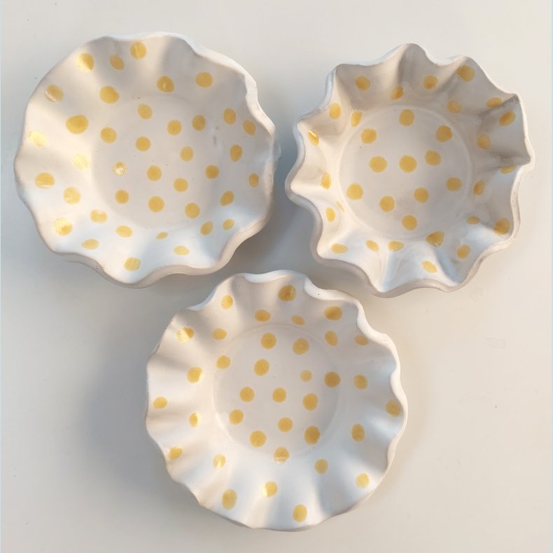 Fyrfadsstager med gule prikker