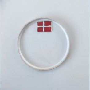 F�dselsdagskagetallerkner med flag. Dia: 14 cm. 4 stk. p� lager. Pris pr. stk.