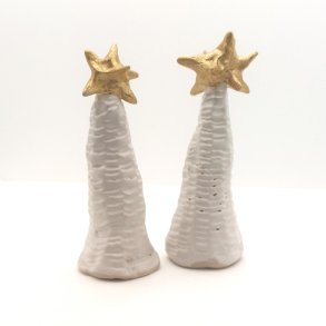 Pincet juletr� i hvid glasur og guldstjerne. Mellem str. F�rpris 149,- Udsalgspris 89,- pr. stk.