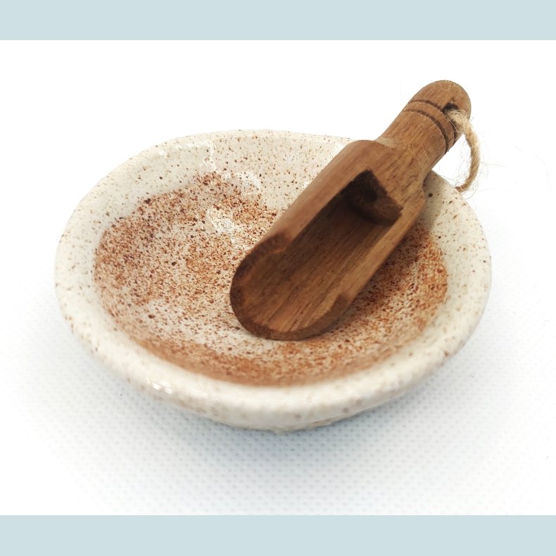 Mini saltkar i creme med rustr�d