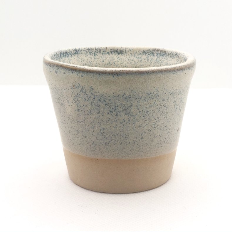 Saltsk�l i isgr� glasur med bl�lige nister