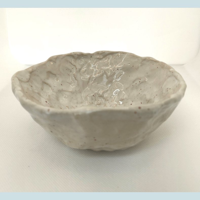 Pincet yoghurtsk�l, sandfarvet med m�rke nister