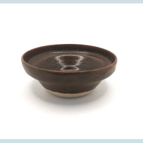 Lille snacksk�l i dybbrun tenmukuglasur med sorte aftegninger