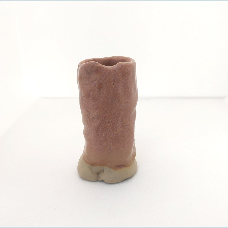 Lille pincet vase i rosa mat