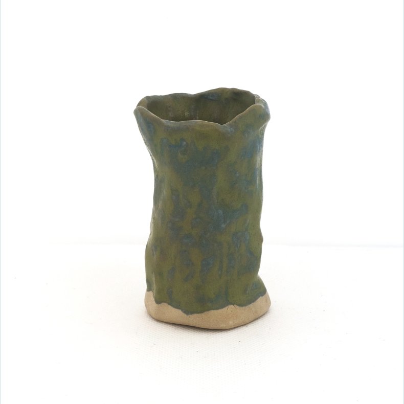 Lille pincet vase i bl�gr�n