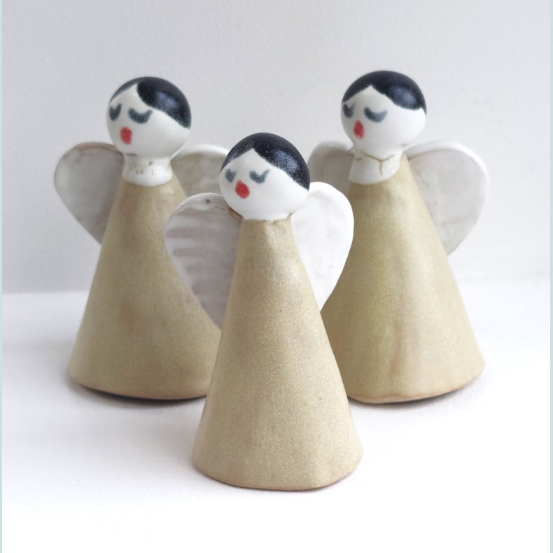 Juleengle i pastelgul. F�rpris 69,- Udsalgspris 49,- pr. stk.