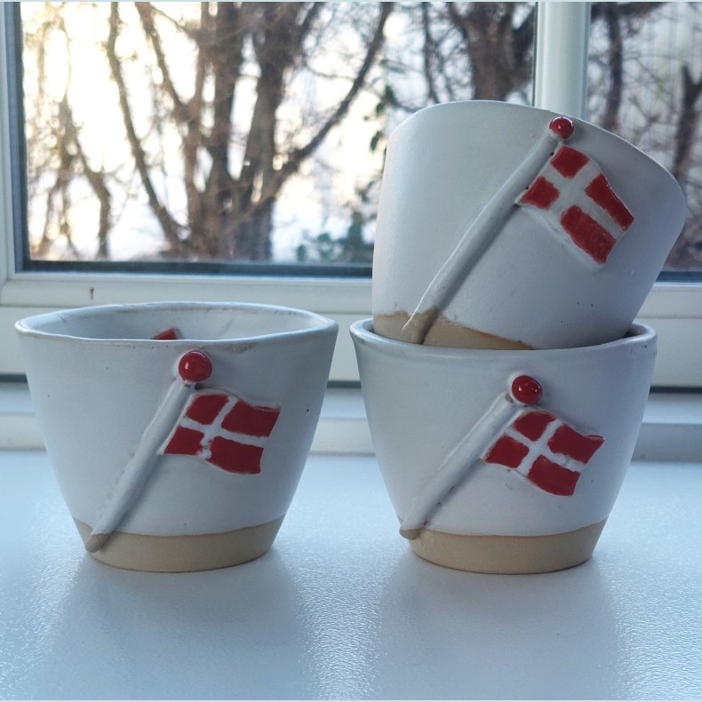 F�dselsdagskopper med dannebrogsflag. 219,- pr. stk.