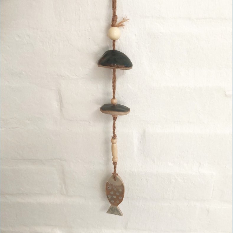 Lille klokke i jutasnor. Eukalyptus med r�hvide tr�perler. Nederst fisk. F�r 199,- Nu 169,- 