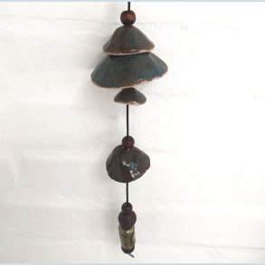 Vindklokke i l�dersnor. Tenmuku-brun blank. F�rpris 199,- Udsalgspris 179,-