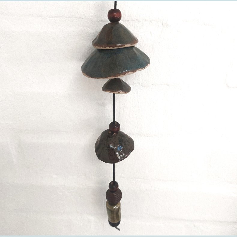 Vindklokke i l�dersnor. Tenmuku-brun blank. F�rpris 199,- Udsalgspris 179,-