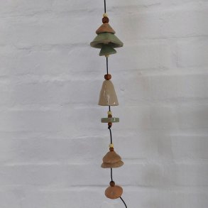 Vindklokke i l�dersnor i glasuren dusch gr�n og beige