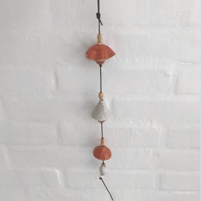 Vindklokke i orange og sand. F�r 199,- Nu 179,-