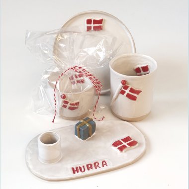 F&oslash;dselsdagsservice m/ dannebrogsflag 