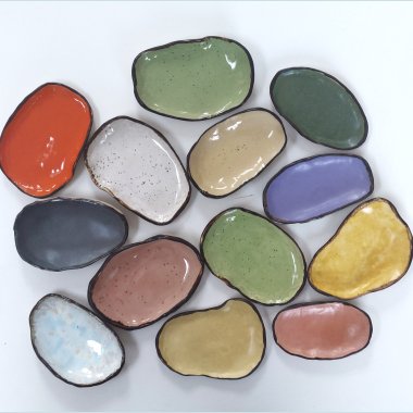 Tapassk&aring;le med sort kant